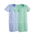 Blouse de travail femme, conforme aux normes EPI, disponible en plusieurs tailles et couleurs, idéale pour les environnements professionnels exigeants.